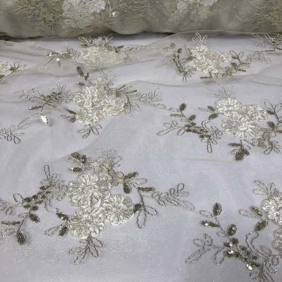 90” x 90” square table overlay - ivory and gold - Picture 2 of 3